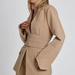 ULTIMATE MUSE BLAZER WITH ADDITIONAL BELTS | CAMEL | OWO